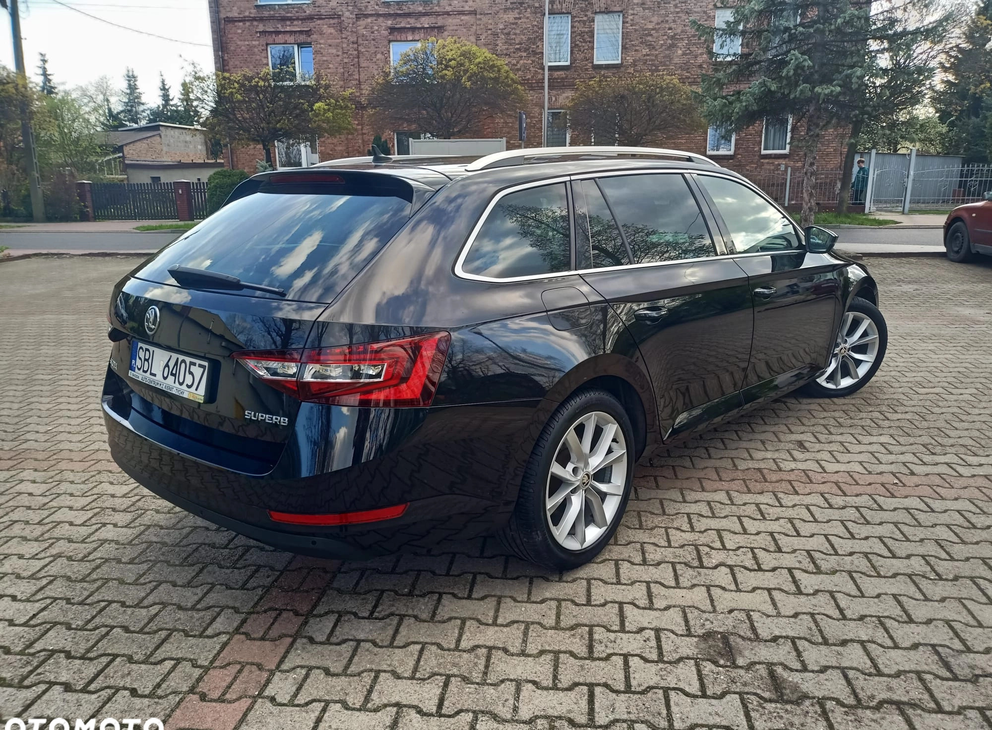 Skoda Superb cena 87900 przebieg: 190000, rok produkcji 2018 z Grybów małe 742